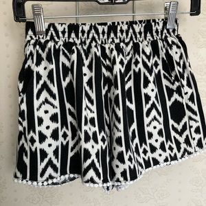 Dream State XS black and white shorts